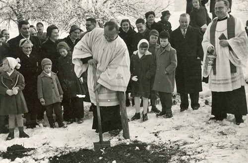 Spatenstich für die neue Kirche